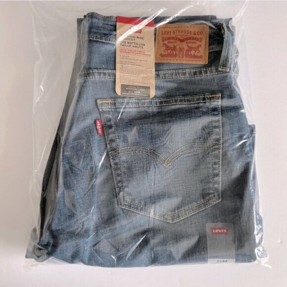 Levi's - Women's 725 High Rise Bootcut Jeans - Dark Indigo. Size: 31 x 34 (1842) - Picture 2 of 16